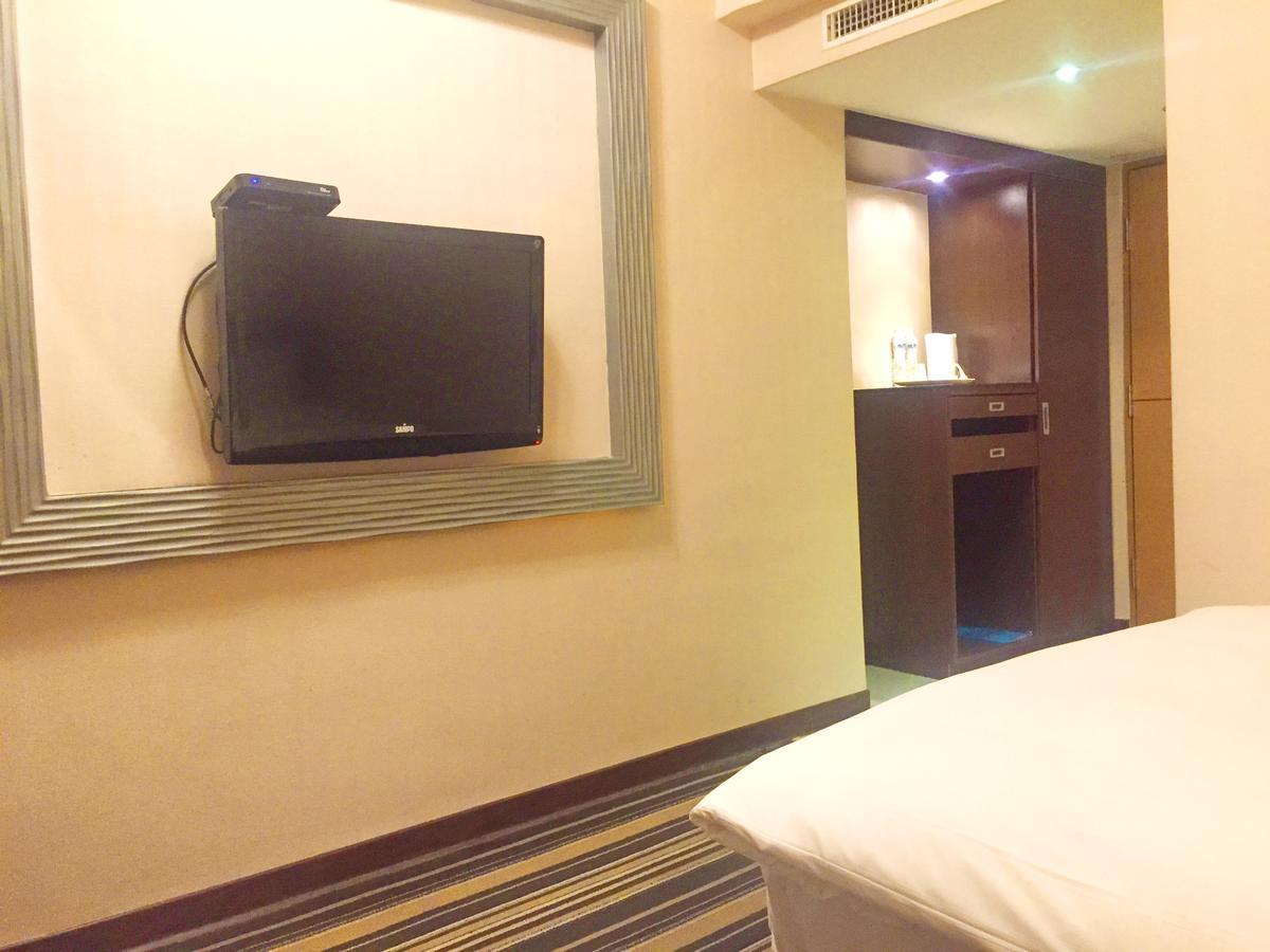 Country Garden Hotel Chiayi City Exteriör bild