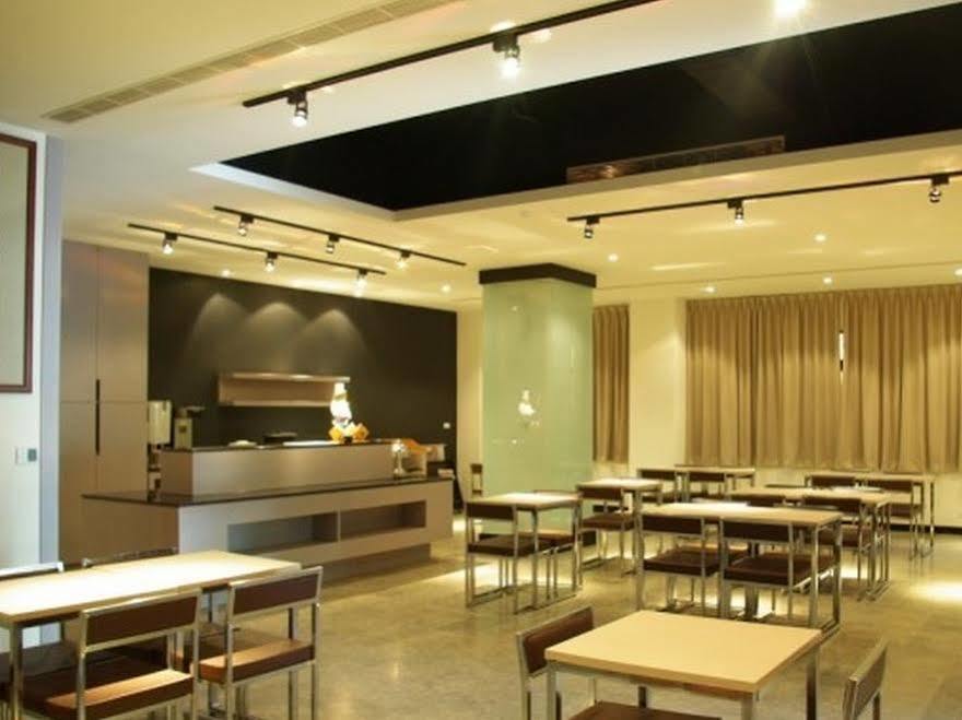 Country Garden Hotel Chiayi City Exteriör bild