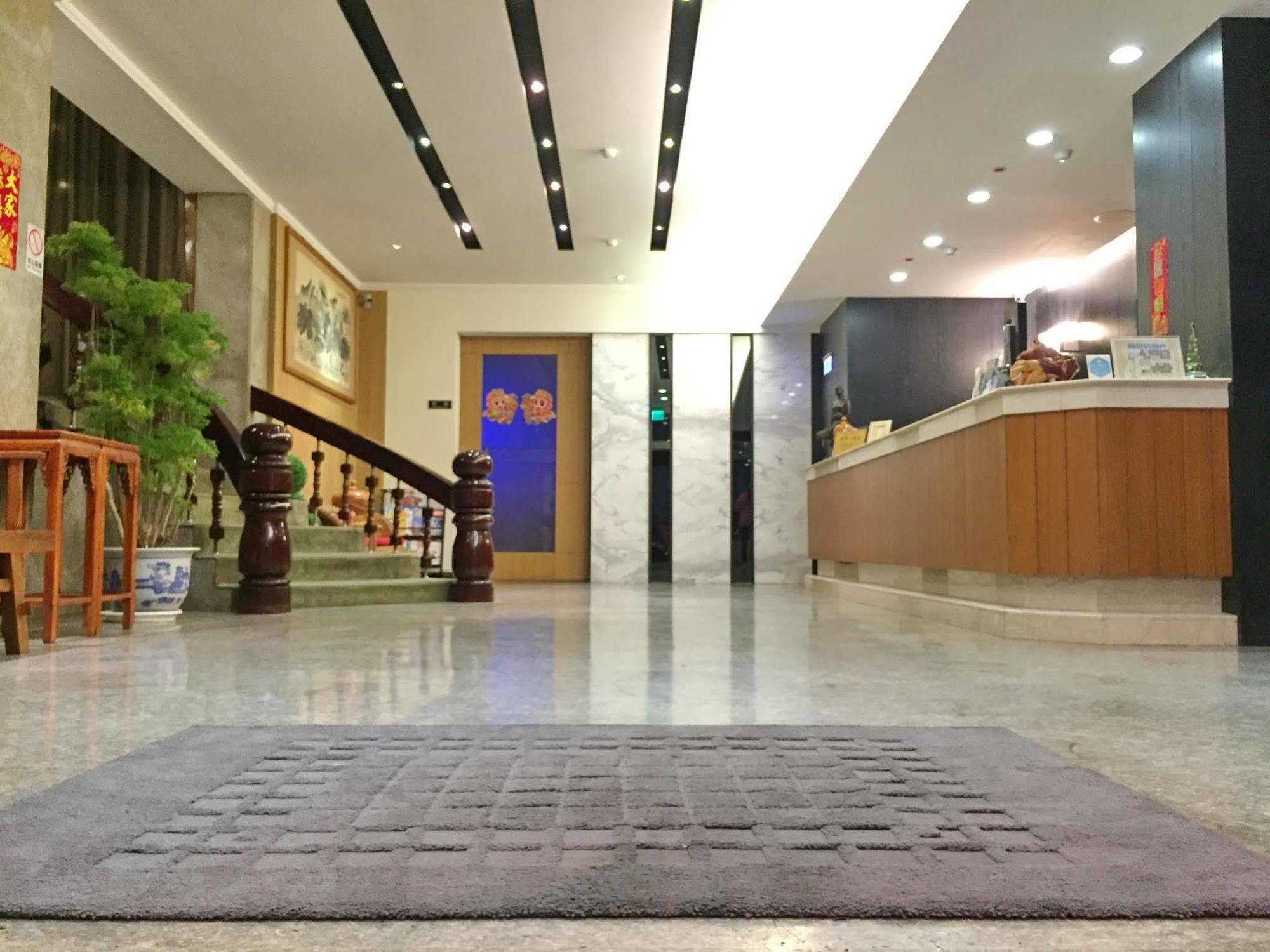 Country Garden Hotel Chiayi City Exteriör bild