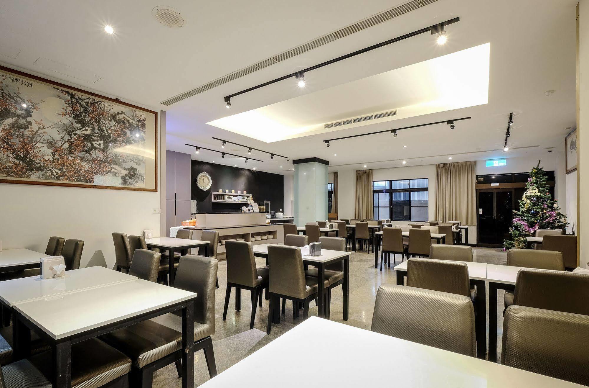 Country Garden Hotel Chiayi City Exteriör bild