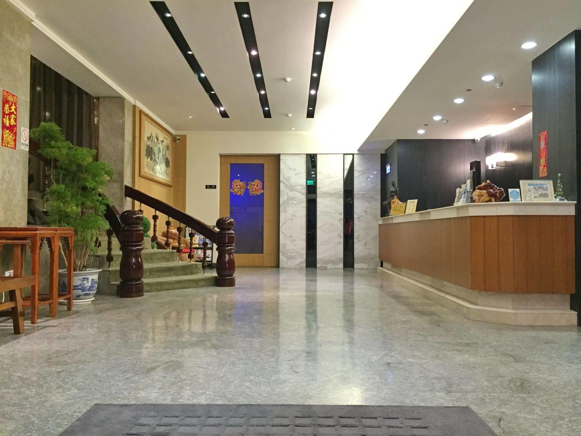 Country Garden Hotel Chiayi City Exteriör bild