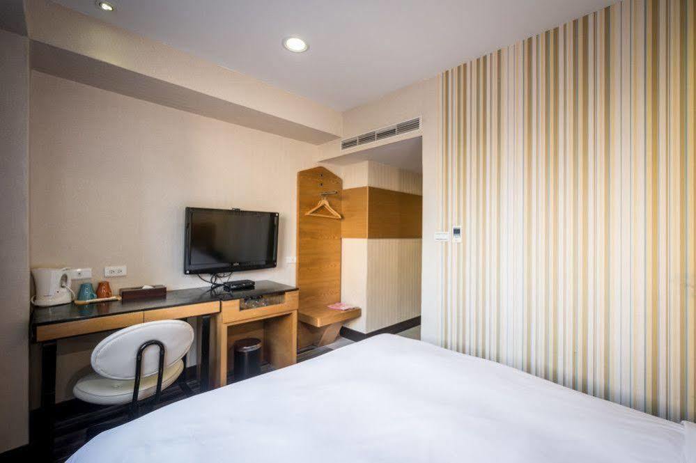 Country Garden Hotel Chiayi City Exteriör bild