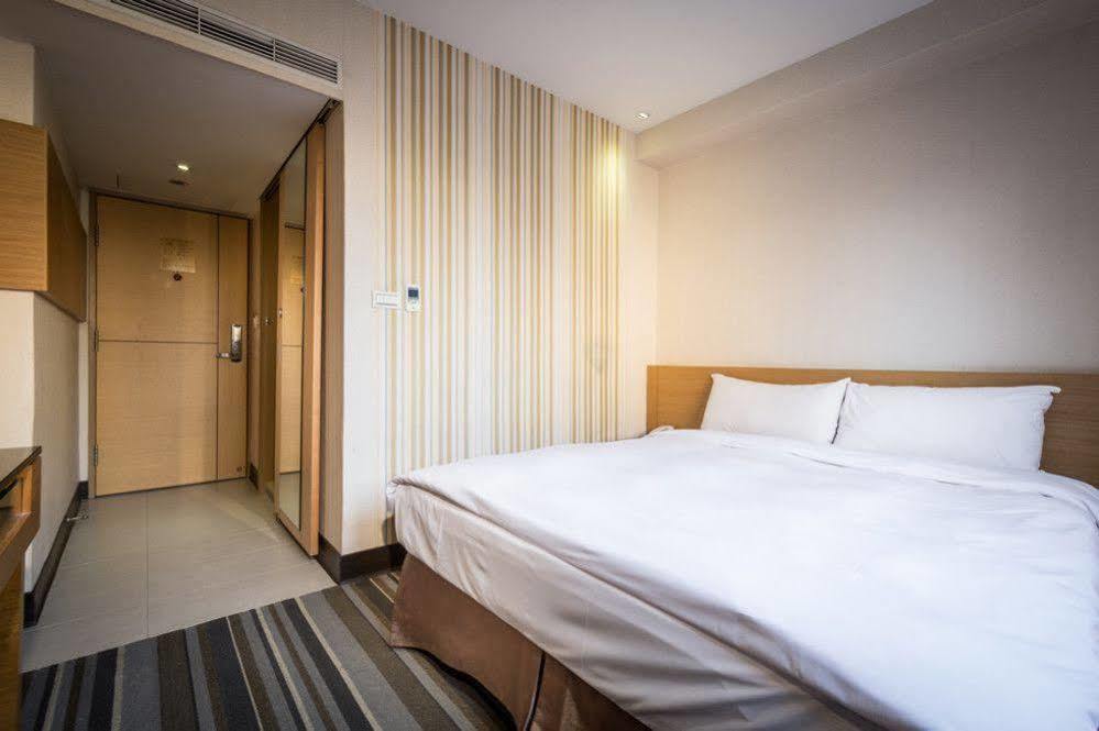 Country Garden Hotel Chiayi City Exteriör bild