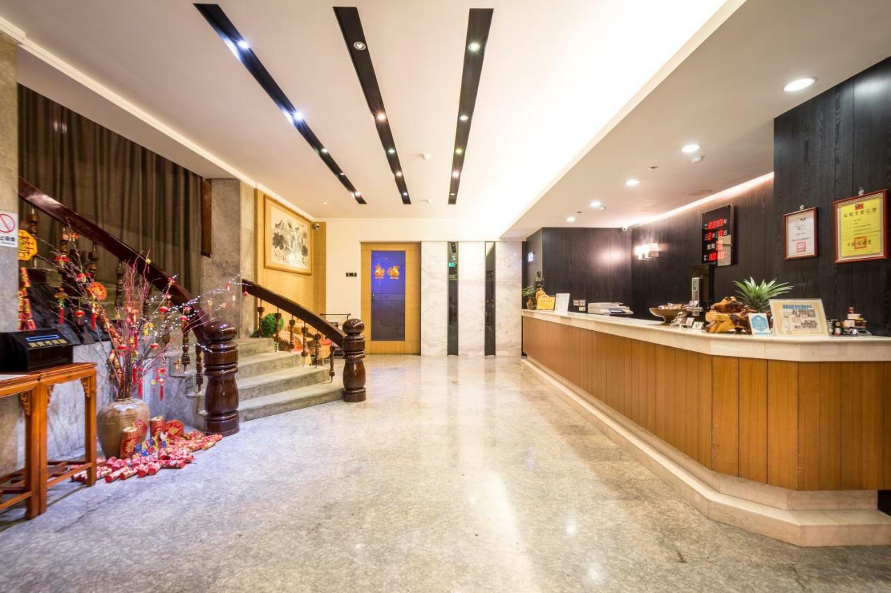 Country Garden Hotel Chiayi City Exteriör bild